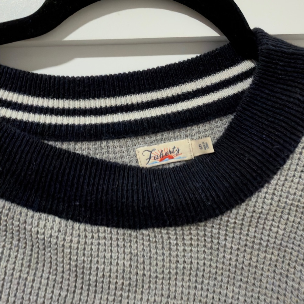 Faherty Women's Crewneck Sweater in Gray and Navy